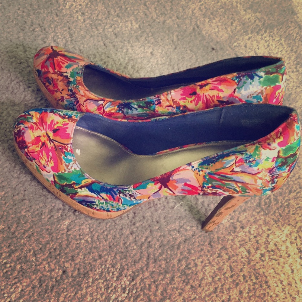 Classy , Spring vibe high heel shoes!